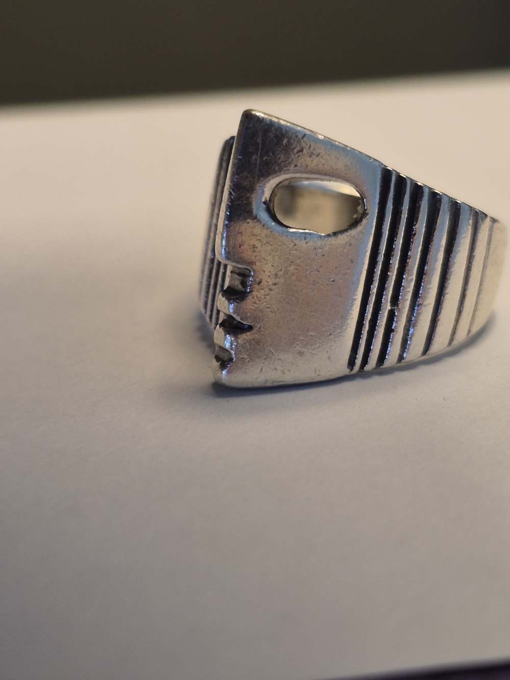 Unique Vintage Silver Face Ring - Picture 2 of 8
